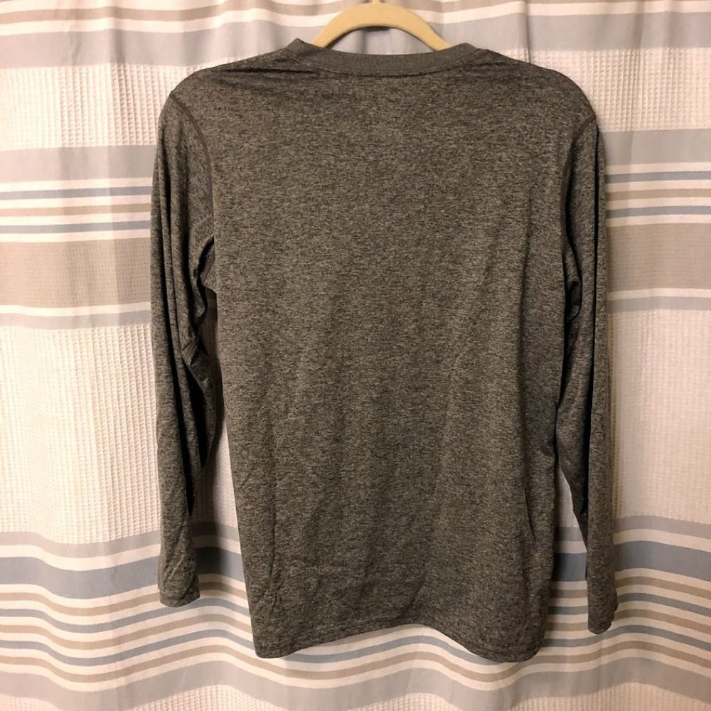 NWOT Nike Dri Fit Gray Long Sleeve Shirt Boys XL - Picture 3 of 3